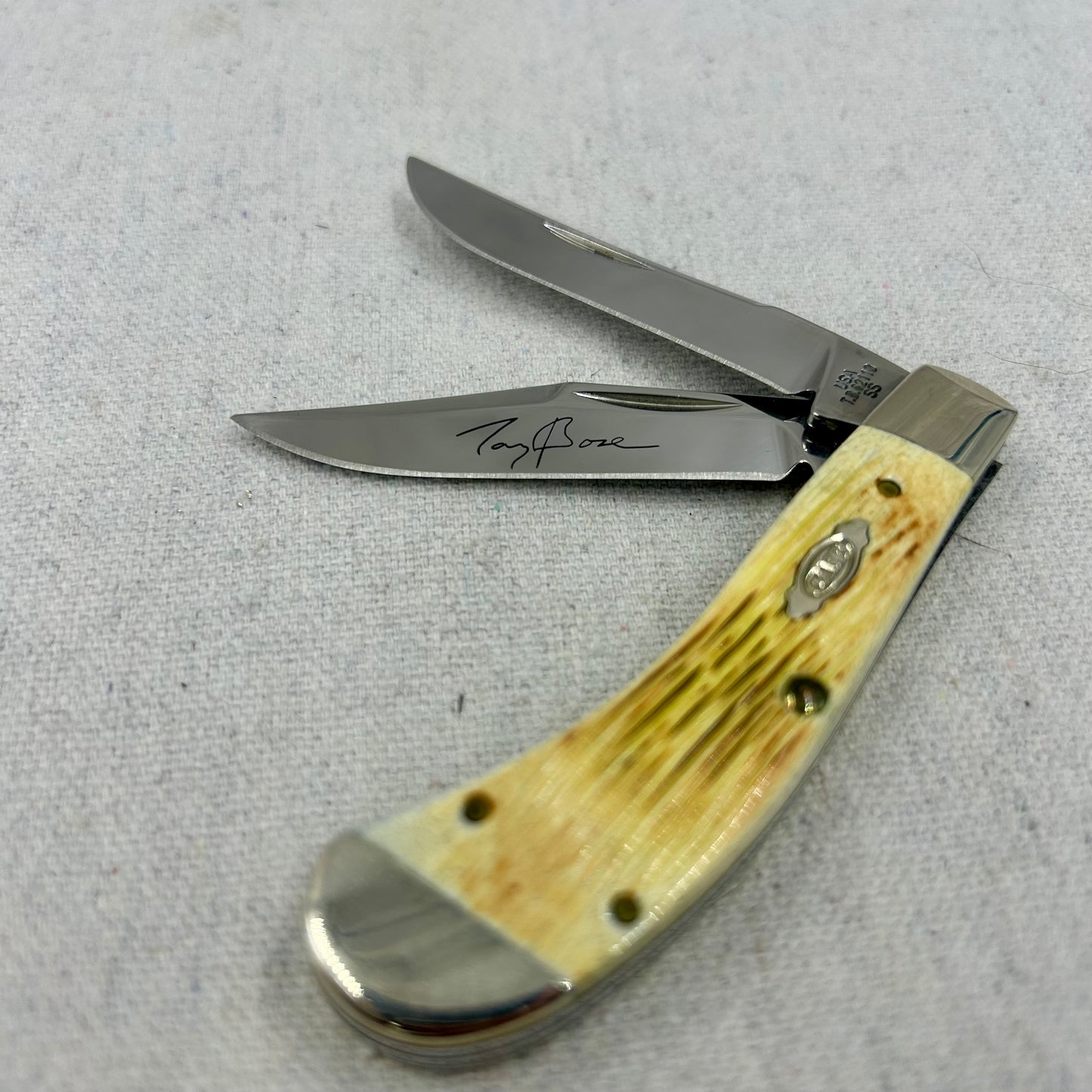Case XX Saddlehorn - 2009 - Tony Bose signature on blade - Burnt White Bone Handles - w COA