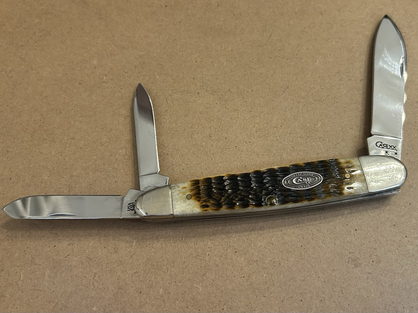 Case XX 2008 CCC Exclusive Rogers Jigged Dark Molasses Bone Cigar Whittler