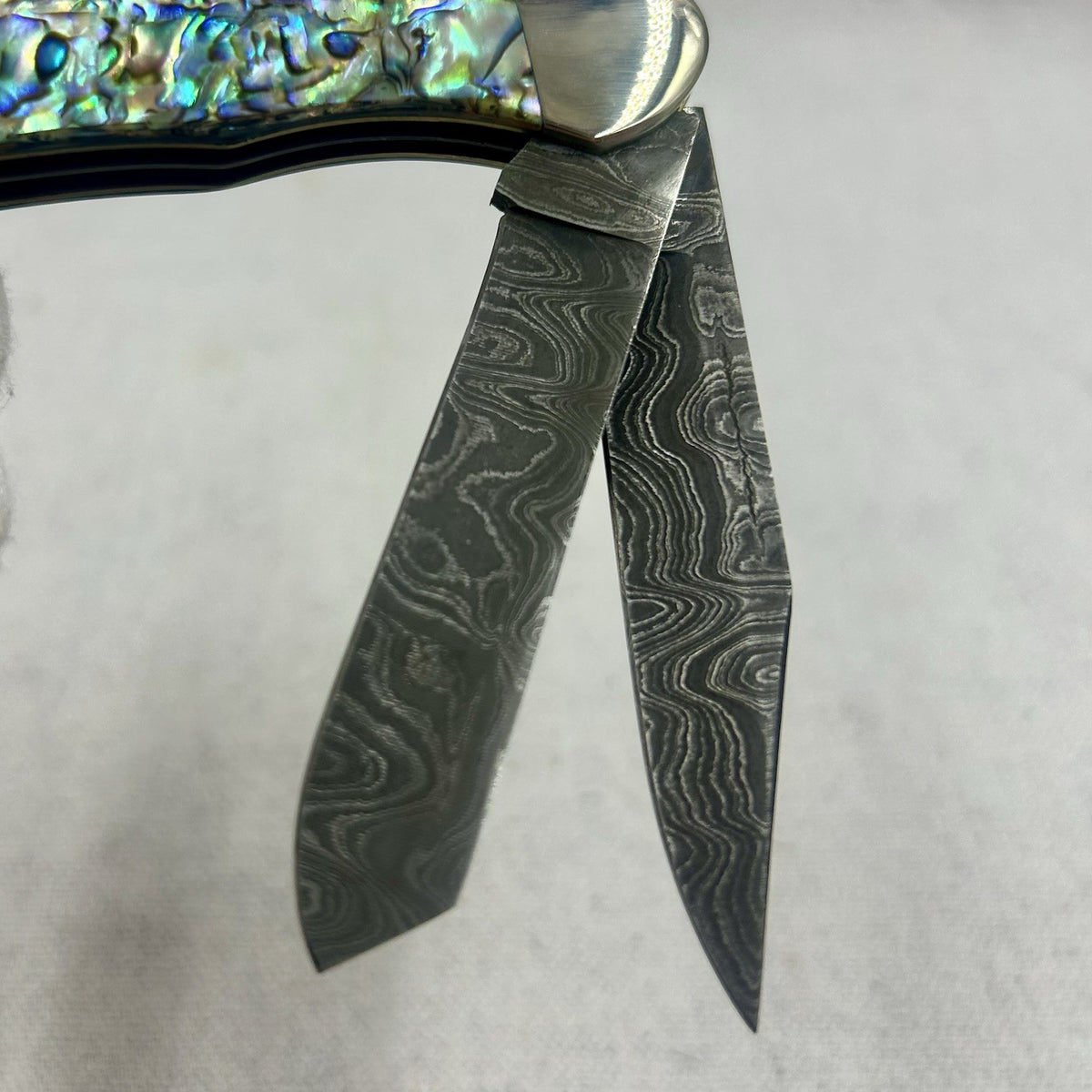 Bear and Sons Damascus Copperhead- Lim Ed Series - Abalone SN022 - in Signed Tin