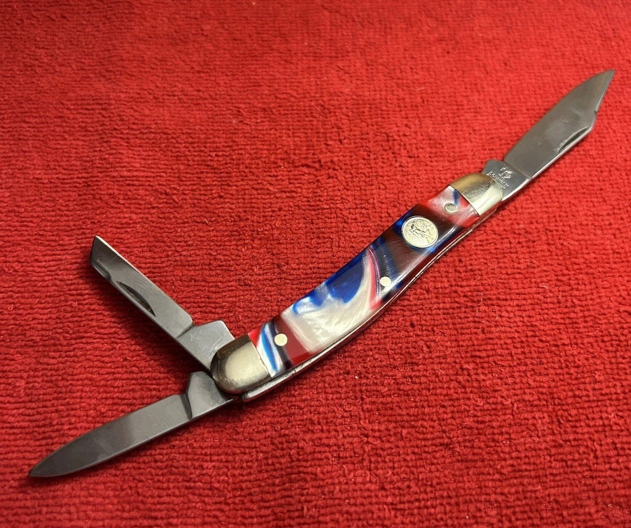 HEN & ROOSTER LITTLE MUSTANG WHITTLER KNIFE 353C-ST/M, RED, WHITE & BLUE CORELON