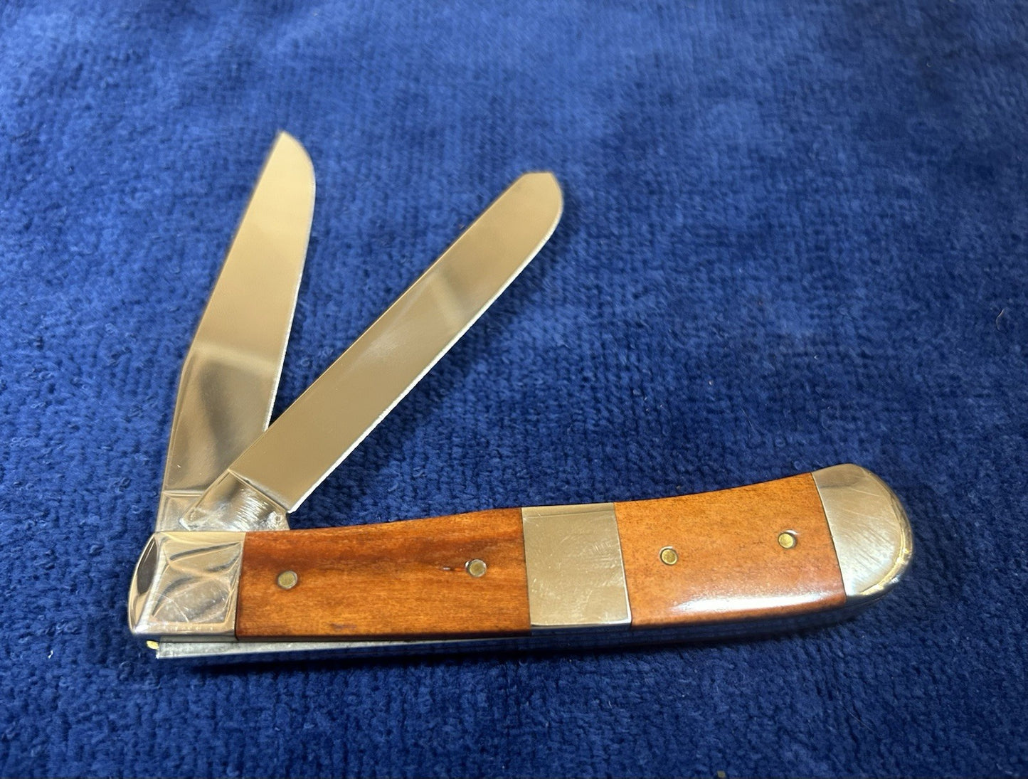 2012 CASE Shepherd Hills Trapper - Chestnut Bone Handle Bull Rider - 06477 - WOW