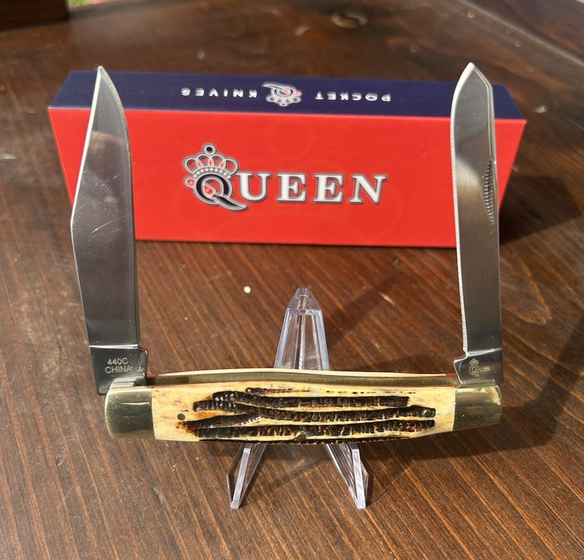 Queen Winterbottom Jigged Bone Handle Moose 4 1/4" Pocketknife QN52WB