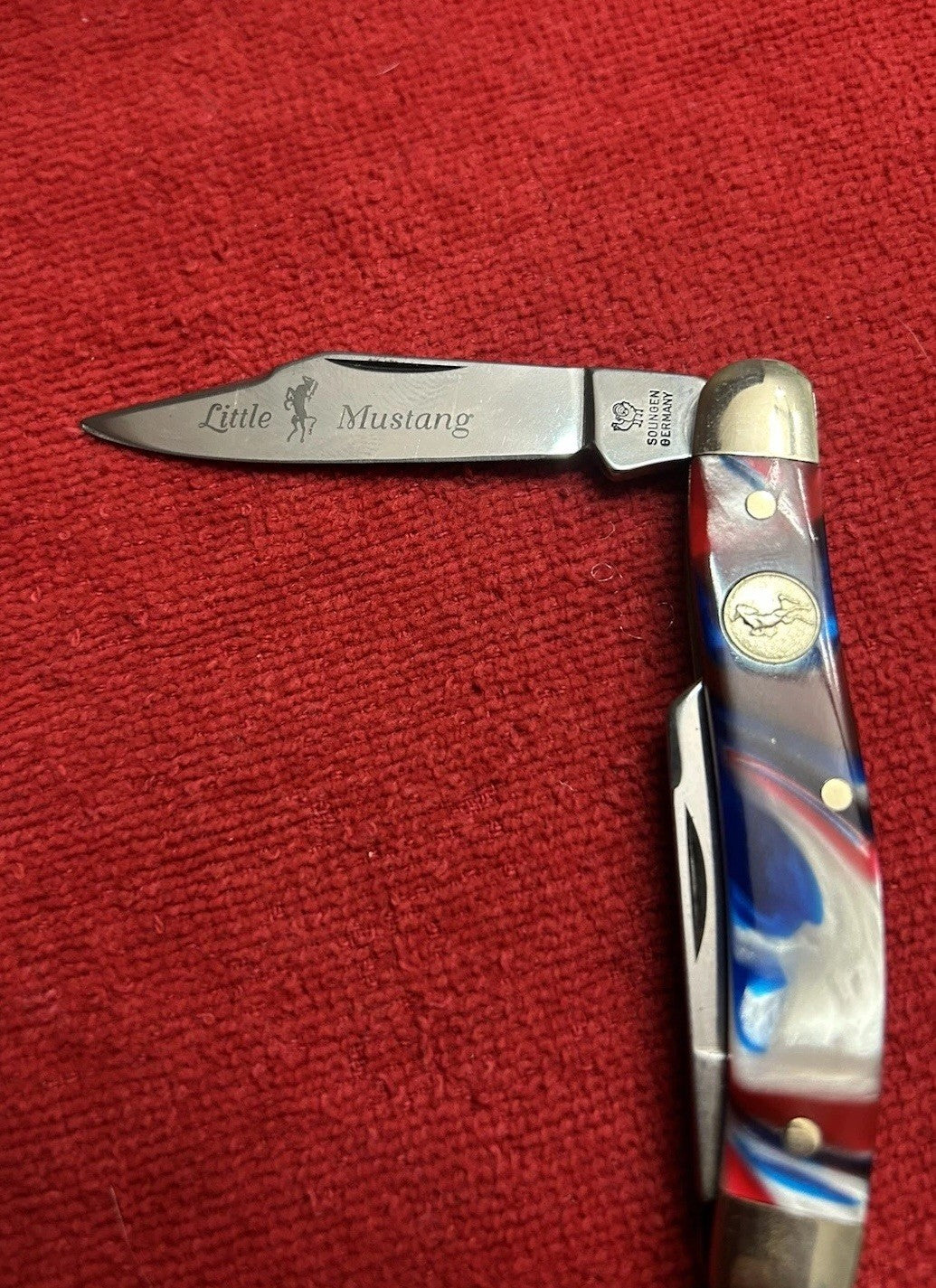 HEN & ROOSTER LITTLE MUSTANG WHITTLER KNIFE 353C-ST/M, RED, WHITE & BLUE CORELON