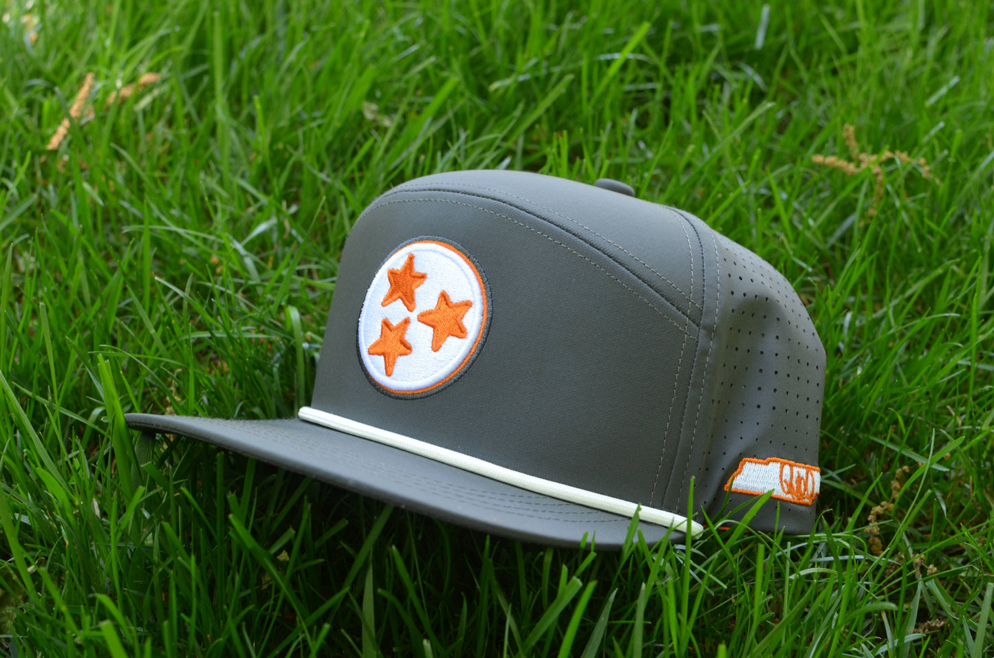 Tri-Star Snapback Hat | Grey
