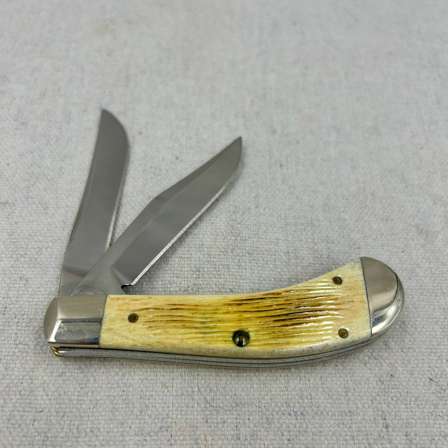 Case XX Saddlehorn - 2009 - Tony Bose signature on blade - Burnt White Bone Handles - w COA